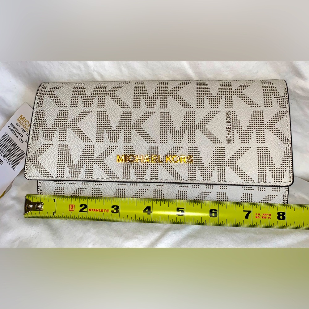 MK, NWT, Jet Set Travel Wallet in Vanilla signature w/gold hardware, save bundle